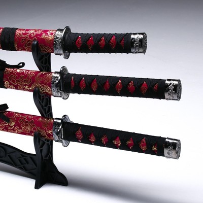 Макет оружия «Сувенирные катаны на подставке 3в1. Драконы на бордовом», подарочный набор, ножны ткань, 47 см; 70 см; 89 см