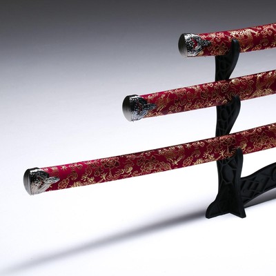 Макет оружия «Сувенирные катаны на подставке 3в1. Драконы на бордовом», подарочный набор, ножны ткань, 47 см; 70 см; 89 см