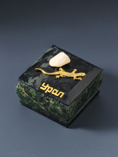 Шкатулка для украшений «Урал», змеевик, с декоративным камнем, 6.5×6.5×5.5 см