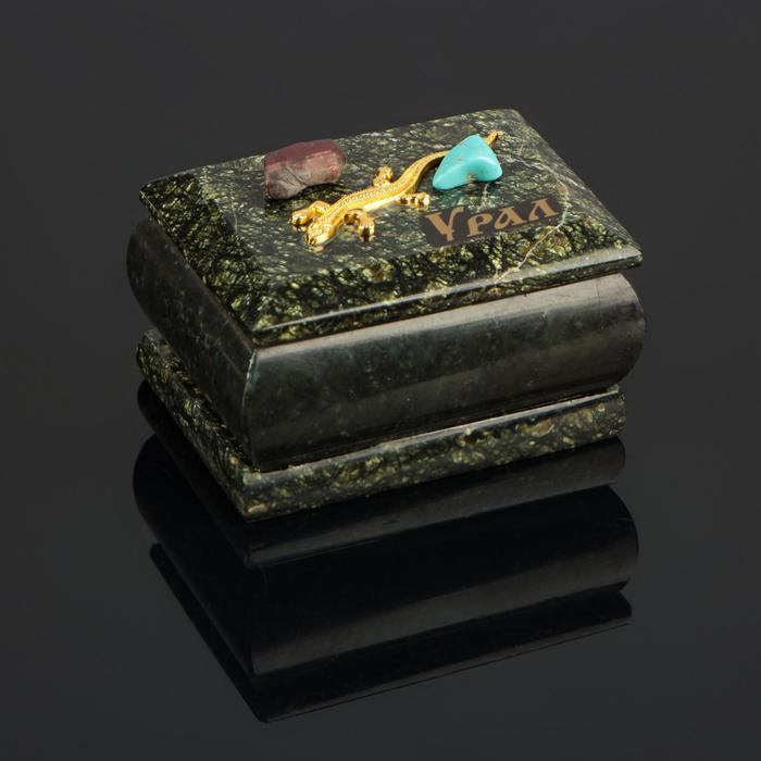 Шкатулка "Урал" прямоугольная, змеевик, с декоративным камнем, 7,5х5,5х5,5 см
