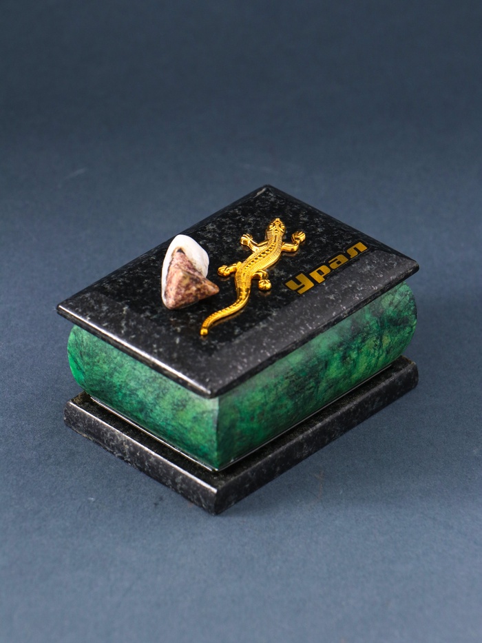 Шкатулка для украшений «Урал» прямоугольная, змеевик, с декоративным камнем, 7.5×5.5×5.5 см - Фото 1