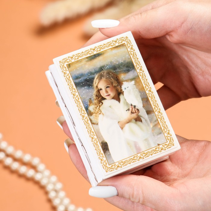Шкатулка «Девочка с совой», белая, 6×9 см, лаковая миниатюра - фото 1906936546
