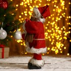 Дед Мороз  "В красной шубке, с брёвнышком" 29 см - фото 3817949