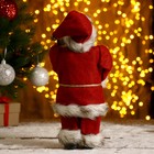 Дед Мороз  "В красной шубке, с брёвнышком" 29 см - фото 3817950