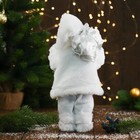 Дед Мороз "В белой шубке, с фонариком и подарками" 30 см - фото 3817954
