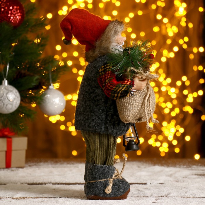 Дед Мороз "В клетчатой шубке, с фонариком и мешком" 30 см - фото 1908394299