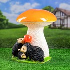 Садовая фигура "Ежи с яблоком под грибом" 35х30х38см МИКС - Фото 4
