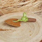 Сувенир полистоун "Лягушонок на совочке" - Фото 2