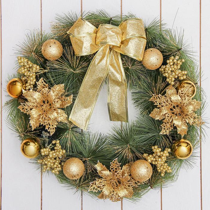 Венок новогодний d=36 см «Зимнее волшебство. Бант», с золотыми ягодами и цветами - Фото 1