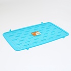 Туалет для собак, 67×46×8 см, со стенкой, съёмной решеткой и столбиком, пластик, голубой - Фото 3