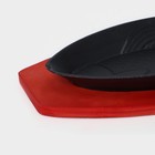 Сковорода чугунная на деревянной подставке «Рыбка», 30×13×3 см, цвет чёрный - Фото 4