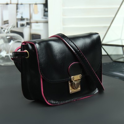 Сумка женская, отдел на клапане, длинный ремень, цвет чёрный