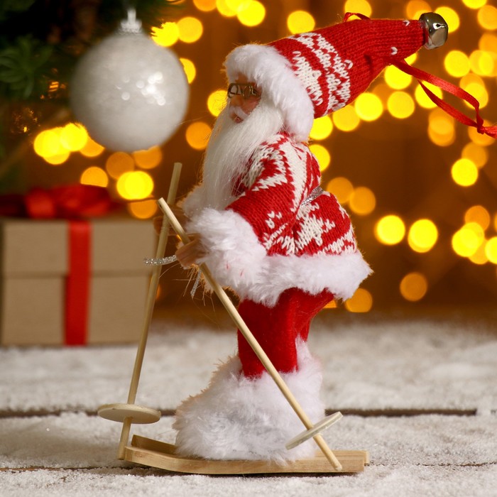 Дед Мороз "На лыжах" в вязаном костюме, 17 см - фото 1908397019