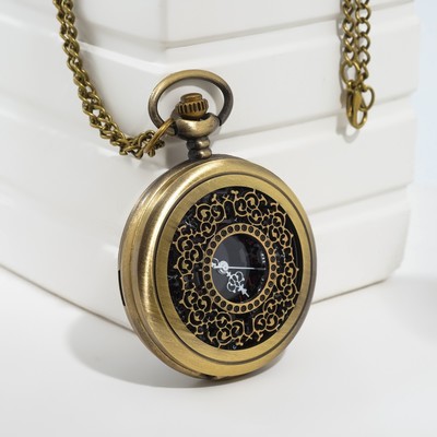 Часы карманные «Бонжур», кварцевые, диаметр циферблата 4 см, 5.5×4.5 см, золотистые