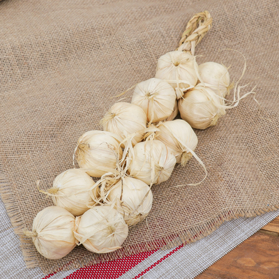 Муляж «Связка чеснока», 40 см, 12 головок