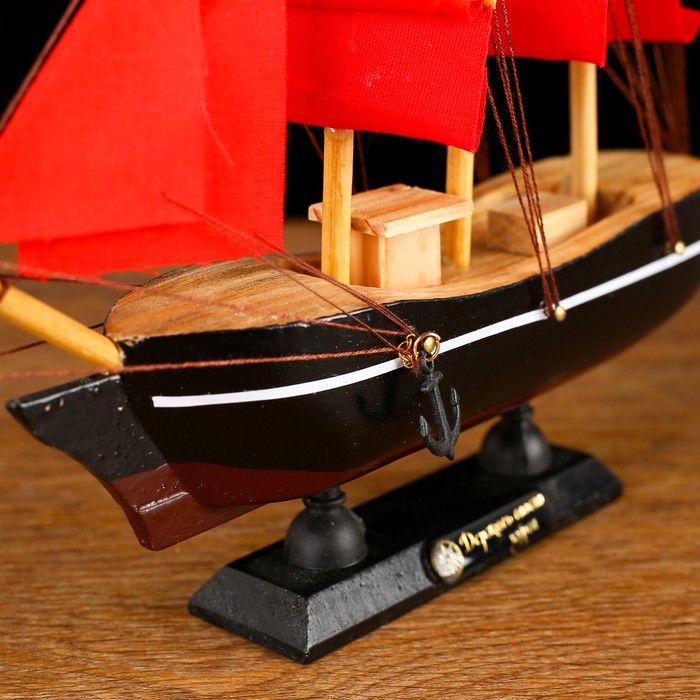 Корабль сувенирный малый «Восток», борта чёрные с белой полосой, паруса алые,микс  22×5×21 см - фото 1896479896