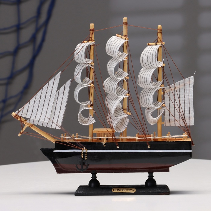 Сувенирная модель корабля «Илия», борта чёрные, паруса бежевые с полосами, 5.5×23.5×23.5 см - Фото 1