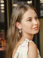 Серьги со стразами «Яркая классика» в обрамлении, радужные в золоте, d=1.4 см - Фото 2