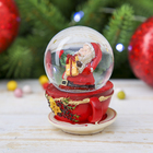 Сувенир полистоун водяной шар "Дед Мороз и чашка" 7х5,3х4,5 см - Фото 4