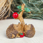 Сувенир полистоун "Ёжики у яблони" 6,7х6х3 см - Фото 1