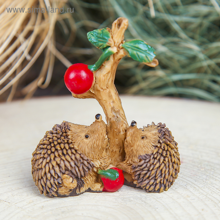 Сувенир полистоун "Ёжики у яблони" 6,7х6х3 см - Фото 1