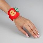 Игольница на браслете «Яблоко», 23 × 6,5 см, цвет красный - Фото 3