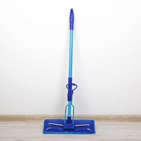 Швабра с отжимом Доляна, насадка микрофибра 32×9 см, телескопическая ручка 77-114 см, цвет синий