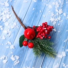 Еловая ветка декоративная «Зимнее волшебство. Грёзы», яблоко, красная калина, 17 см - Фото 2