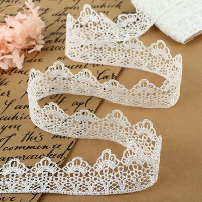 Кружево гипюровое, 40 мм × 9 ± 0.5 м, цвет молочный