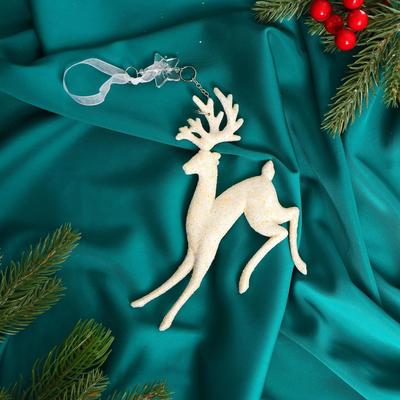 Украшение ёлочное "Игривый олень" 13х17 см белый