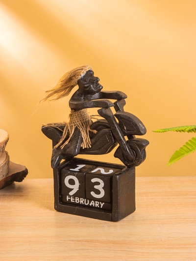 Вечный календарь «Абориген на мотоцикле», 20×16×9 см, дерево