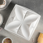 Форма силиконовая для муссовых десертов и выпечки Доляна «Четырёхлистник», 18×5 см, цвет белый - Фото 2