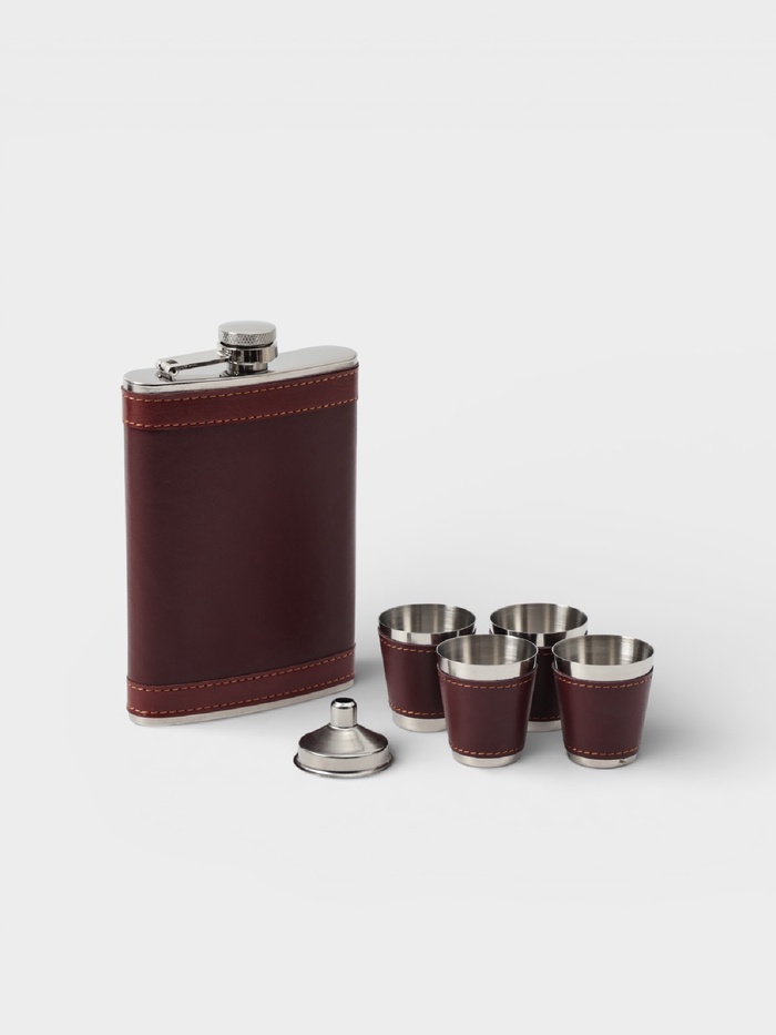 Подарочный набор «Бизнес» 6 в 1: фляжка 270 мл, воронка, 4 рюмки, 17×23 см, нержавеющая сталь, экокожа, коричневый - Фото 1