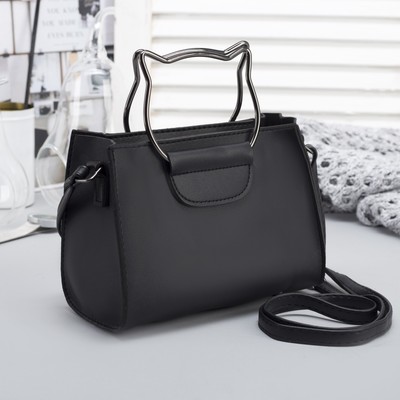 Сумка женская, отдел на молнии, длинный ремень, цвет чёрный