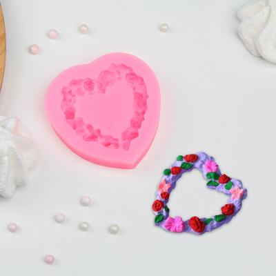 Молд для заливки «Сердце в розочках», силикон, 7×7 см, розовый