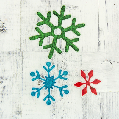 Наклейка на стекло "Снежинки" 11 см, 8,5 см, 5,5 см, красный, синий, зелёный
