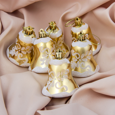 Ёлочные игрушки 6 шт. «Зимнее волшебство. Колокольчики с цветами» пластик, 5.5 см, бело-золотой