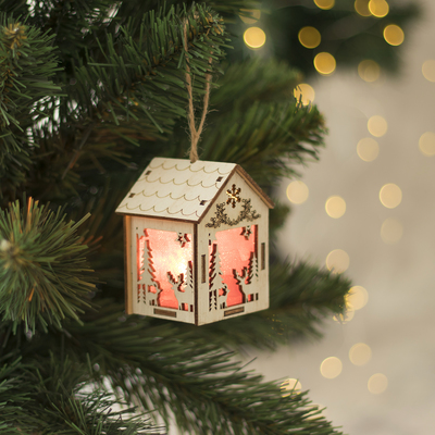 Подвеска световая "Домик с Оленем", 8х5х6 см, 1 LED, бат.(в комп), красное окно, Т/БЕЛЫЙ
