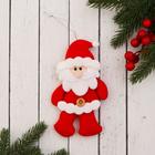 Мягкая подвеска "Дед Мороз с пуговкой " 8х15 см, бело- красный - фото 25070034