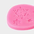 Силиконовый молд «Четыре снежинки», 8×8 см, цвет розовый - Фото 3