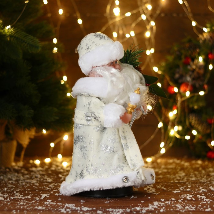 Дед Мороз "В белой шубке с подарками" двигается, с подсветкой, 30 см - фото 1908409414