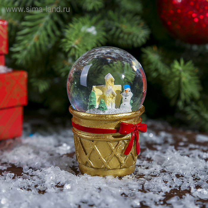 Сувенир полистоун водяной шар "Снеговик и пряничный домик в стаканчике" d=4,5 см - Фото 1