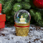 Сувенир полистоун водяной шар "Снеговик и пряничный домик в стаканчике" d=4,5 см - Фото 2