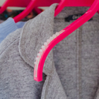 Плечики для одежды с антискользящим покрытием 32×1×21 см, цвет малиновый - Фото 2