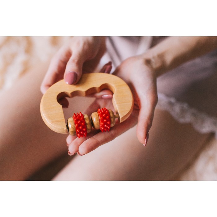 Массажёр, деревянный, 11 × 8 × 2,5 см, 2 ролика, цвет МИКС 17436