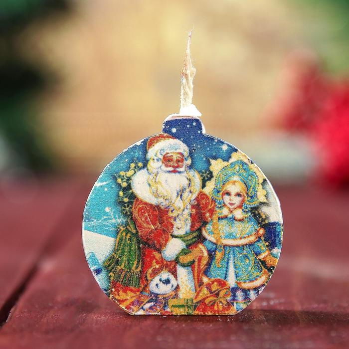 Свеча-медальон "Дед Мороз и Снегурочка" 4х4см - Фото 1