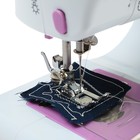 Швейная машина VLK Napoli 1400, 12 операций, 4хАА/от сети, бело-розовая - Фото 4