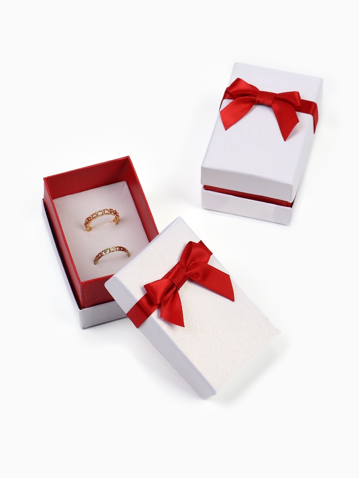 Коробочка подарочная под набор «Рафаэлло», 5×8 см, бело-красная (полезная часть 4.5×7.5 см,) - Фото 1