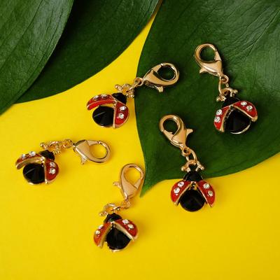 Шармик «Божья коровка» летящая, цвет красно-чёрный в золоте