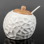 Набор банок керамических для сыпучих продуктов с ложками на деревянной подставке «Эстет. Рельеф», 2 предмета - Фото 4